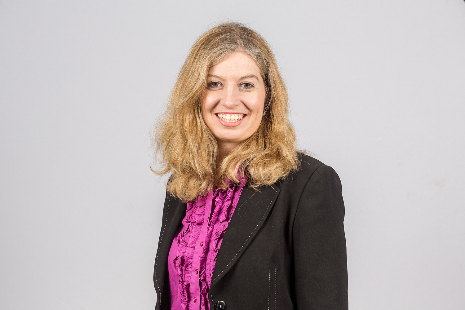 Headshot of Sandie Lyne